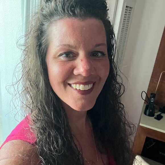 Meet your Posher, Kristin - Picture 1 of 4